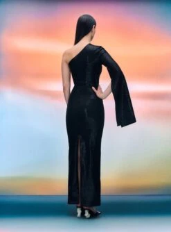 The Valentina Maxi Dress In Black -LARA SALES STORE 05 04 SolaceLondon PF21 28 037 v1