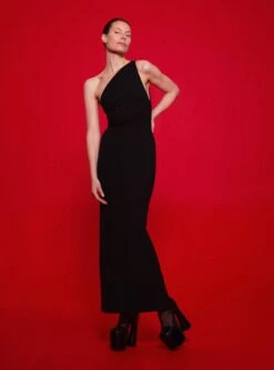 The Nadina Maxi Dress In Black -LARA SALES STORE 220120 SolaceLondon FW22 02 032 v2