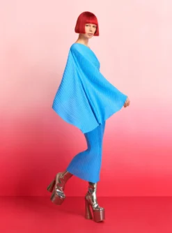 The Lenna Midi Dress In Blue 7 The Lenna Midi Dress In Blue -LARA SALES STORE 220407 SolaceLondon RS23 14 041 R1 scaled