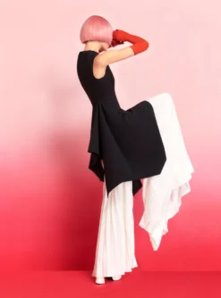 The Pippa Top In Black -LARA SALES STORE 220408 SolaceLondon RS23 24 211 R1 scaled