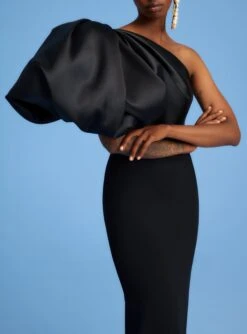 The Karli Maxi Dress In Black -LARA SALES STORE 220718 SolaceLondon SS23 48 028 R1