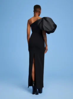The Karli Maxi Dress In Black -LARA SALES STORE 220718 SolaceLondon SS23 48 053 R1 scaled