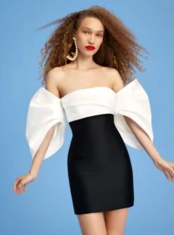 The Elina Mini Dress In Cream & Black -LARA SALES STORE 220718 SolaceLondon SS23 54 070 R1