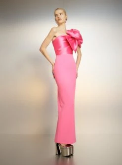 The Iyana Maxi Dress In Pink -LARA SALES STORE 221021 SolaceLondon PF23 34 064 R1